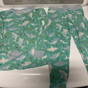 Little sleepies shark soirée size 5/6 play condition